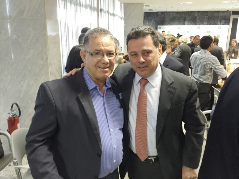 Hélio Raimundo, prefeito de Vila Boa, com o governador Marconi 