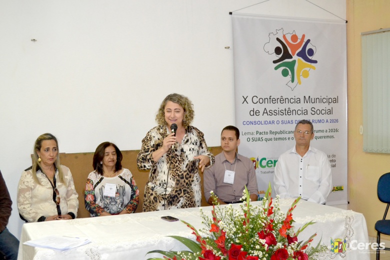 Prefeita Inês Brito fala durante Conferência de Assistência Social