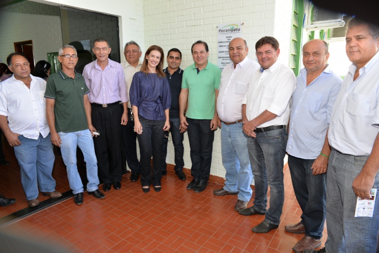 Eronildo, Vanuza e vereadores na inauguração do CAPS de Porangatu