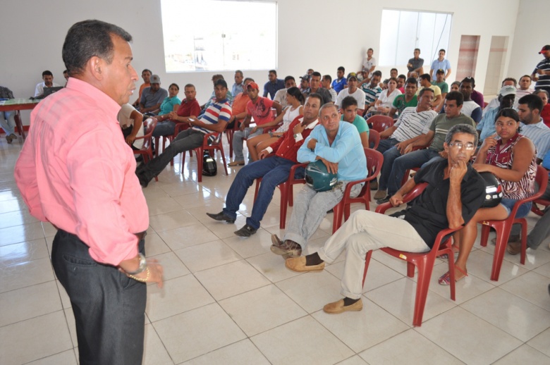 Luiz Teixeira na reunião com transportadores escolares do maior município do Estado de Goiás: 9.843 Km²