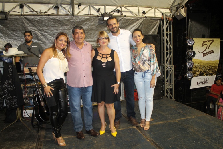 Geraldo Martins com a primeira-dama Nilza e o deputado estadual Renato de Castro: festa para o aniversário