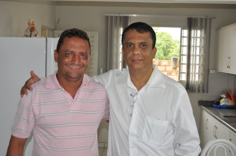 Robson, que volta ao Legislativo, com Lourencinho: vitória na Justiça