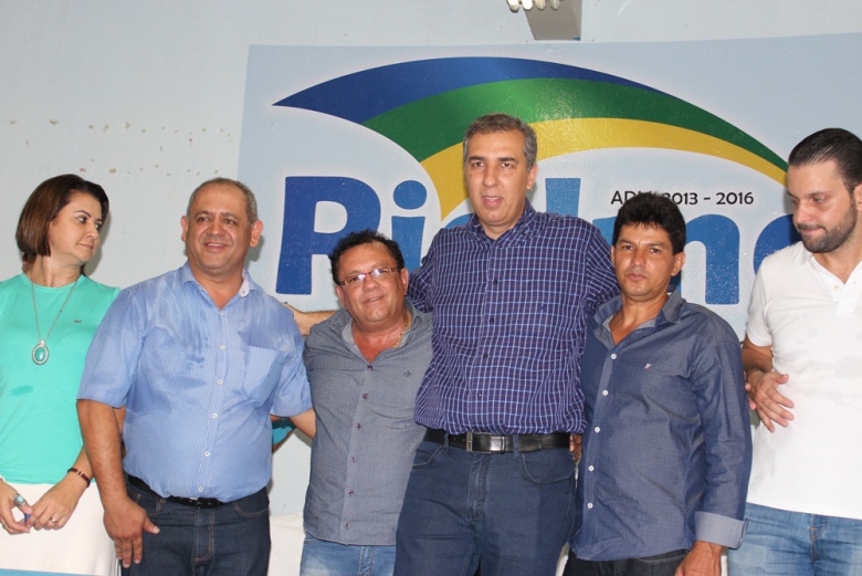 Celena, prefeito Janduhy, Ziquinho, José Eliton, Vaguinho e Alexandre Baldy durante evento em Rialma