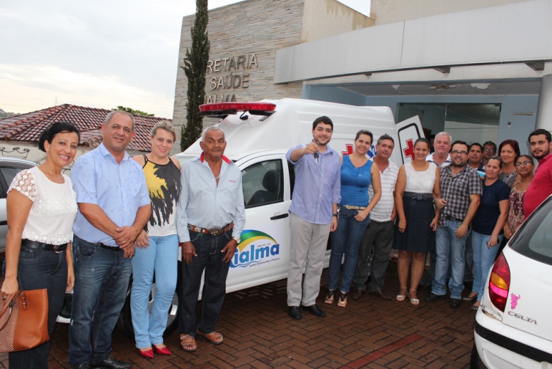 Fred Vidigal (camisa xadrez) com o prefeito Janduhy, autoridades e o deputado Henrique Arantes: apoio
