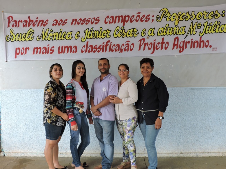 Prof. Sueli, Maria Júlia, prof. Júnior César, diretora Nilva e coord. Divina