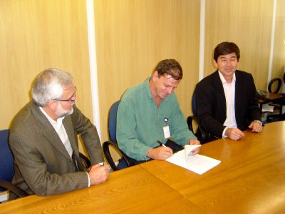 Walter De Simoni, Luciano Lucena e Ernesto Katsurayama, no anúncio da liberação de R$ 2 milhões