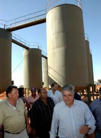 Adailton do Amaral e o governador Alcides Rodrigues durante visita às obras da Bionorte em São Miguel