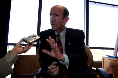 Rubens Otoni durante entrevista ao Diário do Norte, no seu gabinete em Brasília: leque de alianças