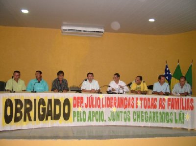 Lideranças do grupo ligado ao prefeito Edilberto durante convenção em Bonópolis: apoio de Júlio