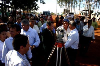Governador Alcides, o prefeito José Macedo e o vice-governador Ademir: ação positiva em Aparecida
