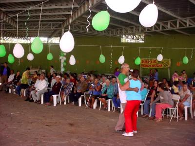 Confraternização do Centro de Reablitação reuniu idosos: festa