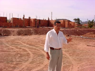 Almir na vistoria às obras: promessa de dignidade aos idosos