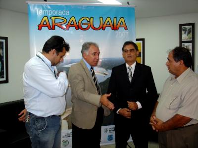 Técnico da Semarh, Ary Soares, Felício e o prefeito Ademir Cardoso