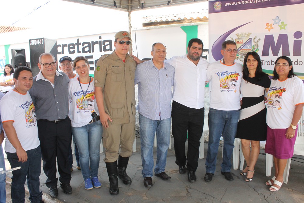 Autoridades na abertura da campanha contra o Aedes: para eliminar todos os focos na cidade