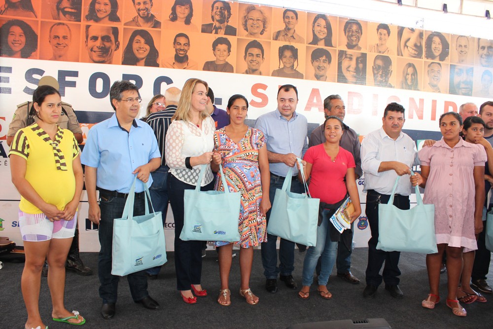 Kit Gestante entregue às moradoras de São Francisco através do Programa Ação Cidadã, do Governo Estadual