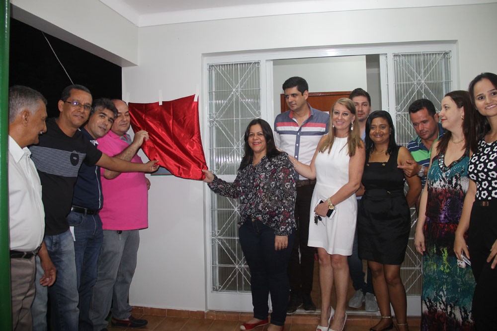 Solange e equipe na inauguração do Serviço de Verificação de Óbitos, em Uruaçu: mais uma obra entregue