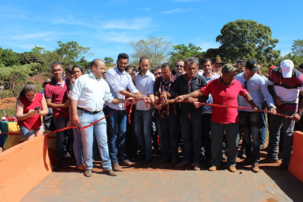 Sávio, autoridades locais e comunidade inauguram mais uma ponte que vai atender o homem do campo