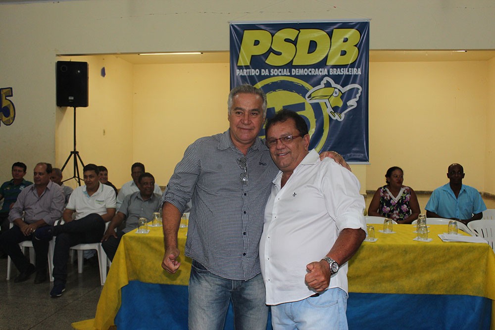 Ziquinho e Artemo comemoram vitória em São PatrÃcio: promessa de mais quatro anos de muitas obras