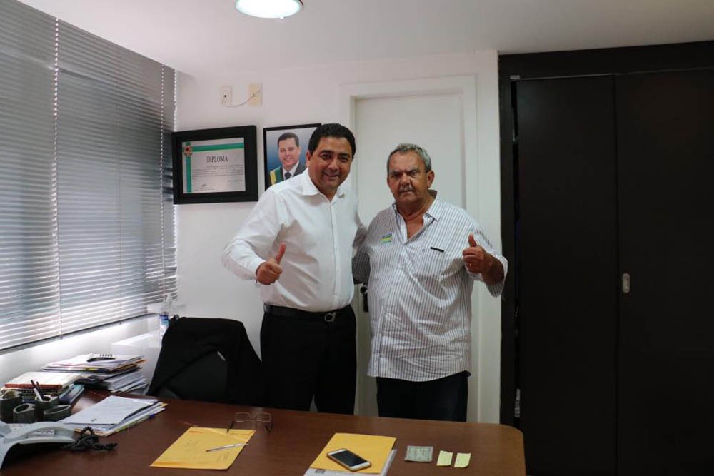 Deputado Talles Barreto com o prefeito eleito de Itapaci, Mário Macaco: parcerias para levar obras à cidade