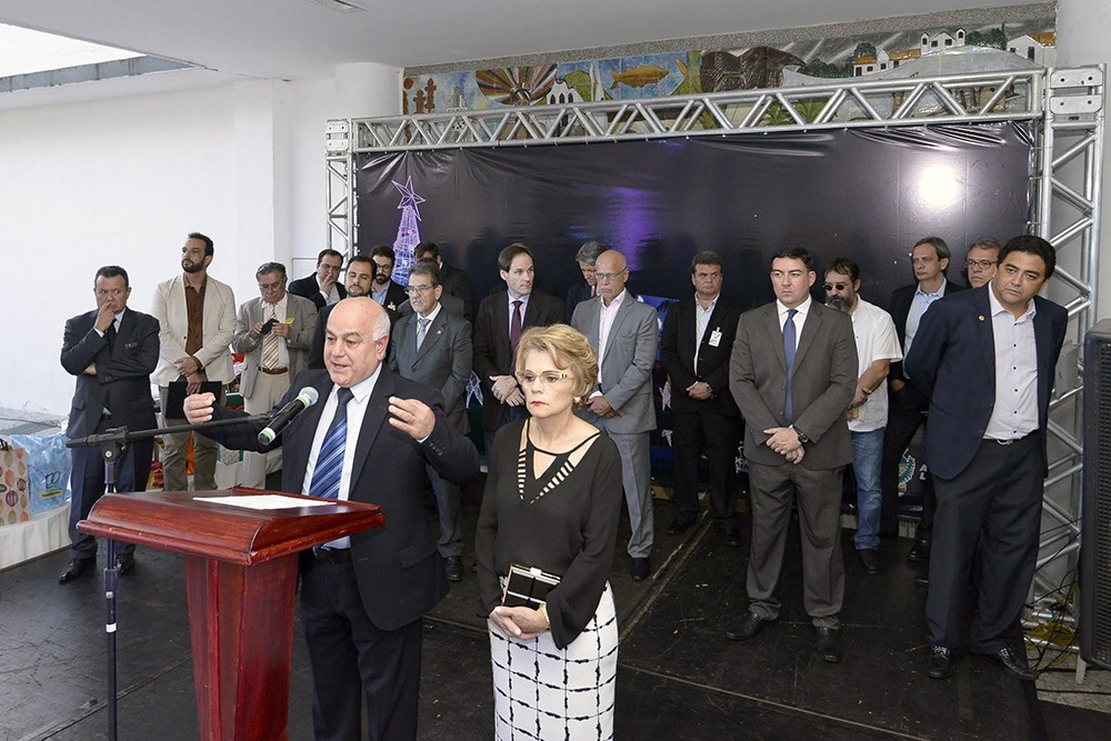 Ao lado da esposa Maria Célia, o deputado Helio de Sousa fala sobre a importância da TV Assembleia