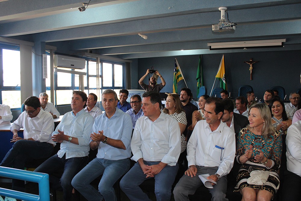 Talles, Wilder, José Eliton, Marconi, prefeito Zé Luiz e esposa durante a passagem da caravana em Rubiataba
