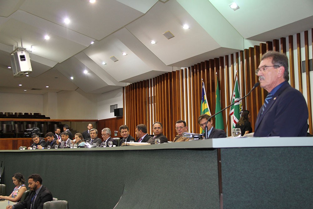 Júlio da RetÃfica discursa durante sessão solene na Assembleia Legislativa em que homenageou doze pessoas da Região Norte