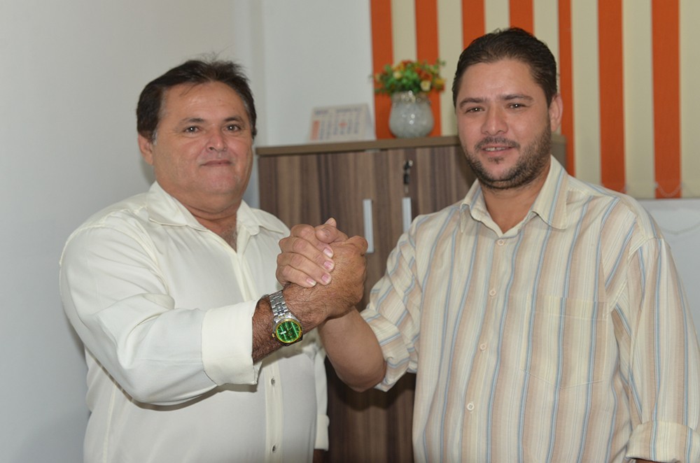 Ronoel Dourado e o prefeito Agostinho Nóbrega: volta ao poder após liminar conquistada no TSE, em BrasÃlia