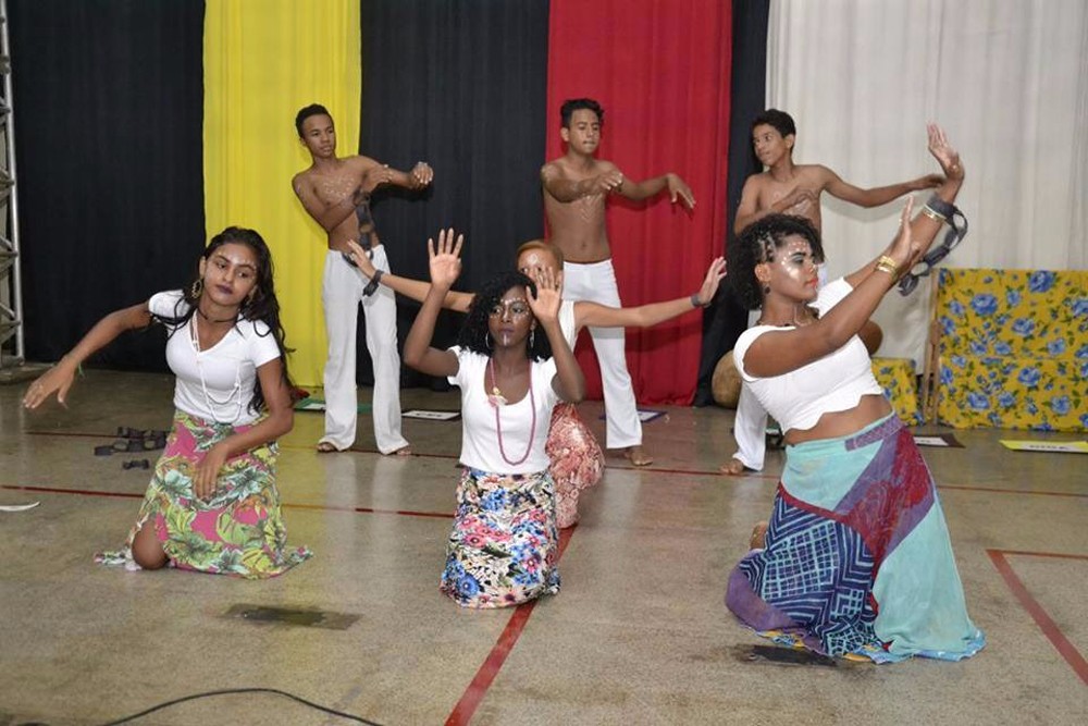 Apresentação de estudantes marca o Dia da Consciência Negra em evento realizado em Porangatu