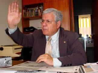 Pedro Wilson em seu gabinete em Brasília: PT terá candidato próprio na capital