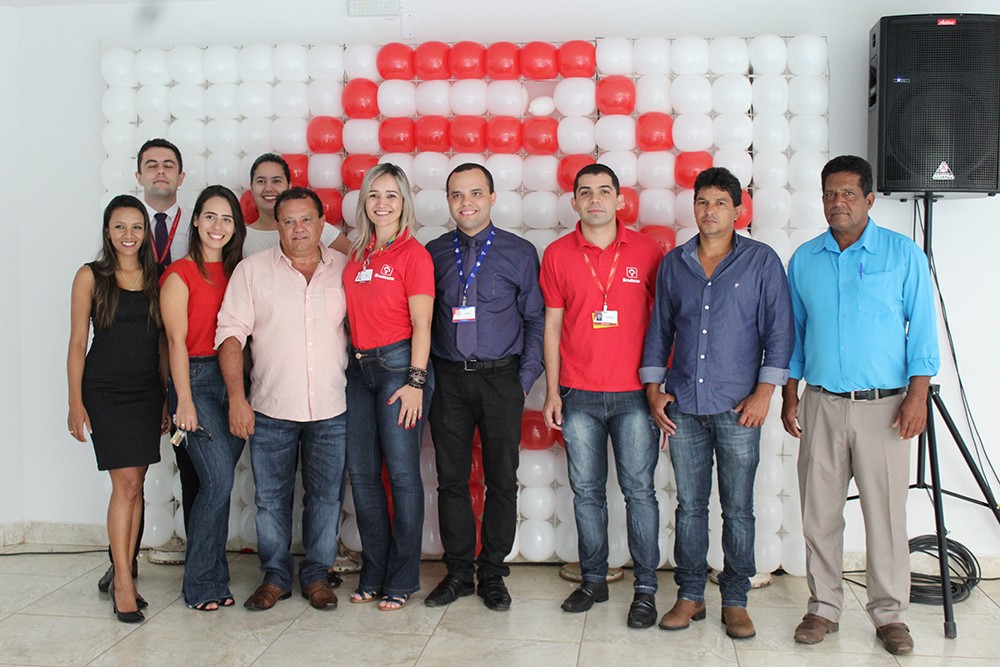 Prefeito Ziquinho com representantes da Câmara Municipal de São PatrÃcio e servidores do Bradesco