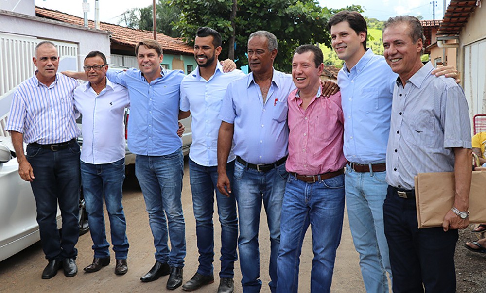 Sávio o seu pai Vateco com prefeito Jacobson, deputados e o pré-candidato ao Governo Daniel Vilela, do MDB
