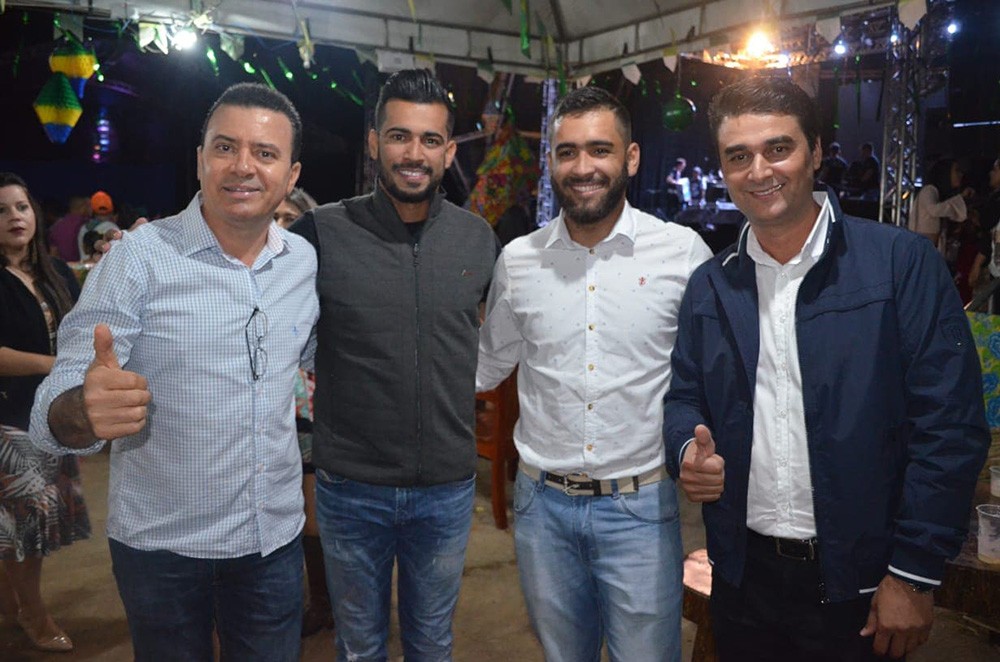 Cabral com Sávio, presidente Usiel e convidado durante a Agrojunina