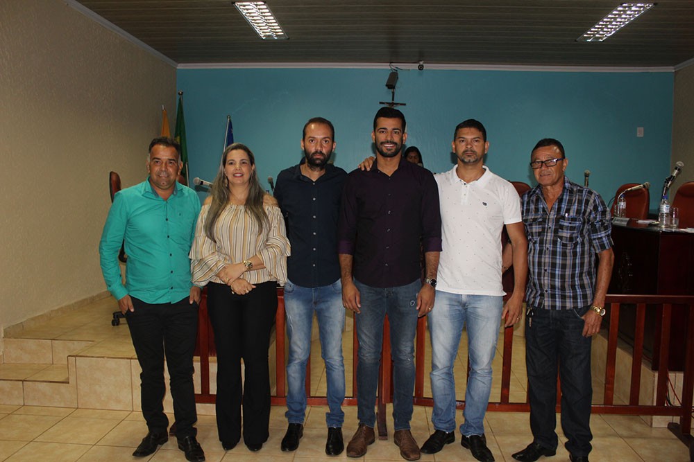 Prefeito Sávio Soares com a nova Mesa Diretora da Câmara Municipal de Pilar: parceria no municÃpio