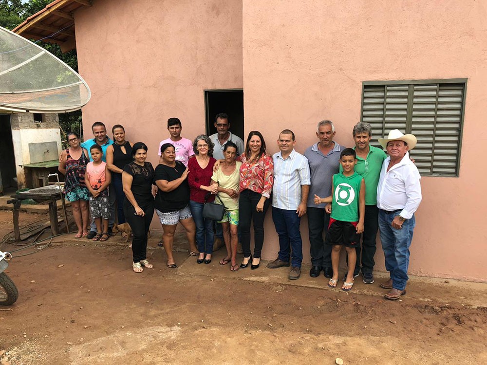 Prefeita Ana Maria assegura o sonho da casa própria a uma moradora que vivia em residência insalubre