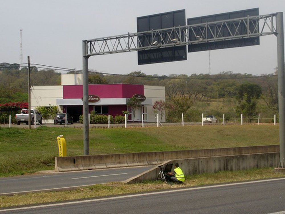Radar escondido em rodovia goiana: fim deles em Goiás por decisão do governador Ronaldo Caiado