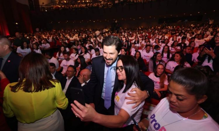 Vice-governador durante evento para os novos bolsistas do ProBem