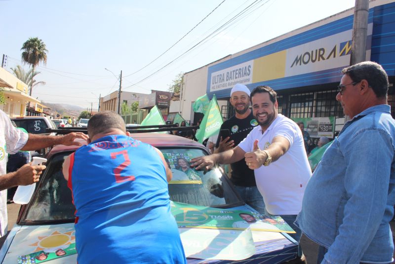 Tiago Mendonça participa de uma grande adesivaço e destaca programa habitacional da sua gestão