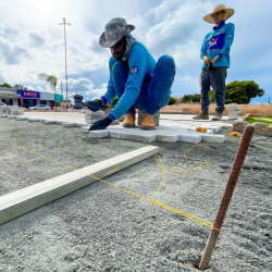 Trabalhadores agilizam as obras.