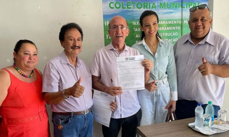 Prefeito Geraldo Reis celebra parceria com deputado.