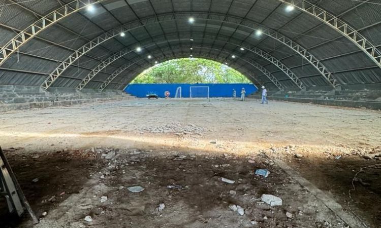 Ginásio de esportes está sendo reformado