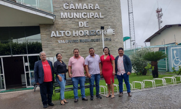 Vereadores trocam experiência durante visita a Camara.