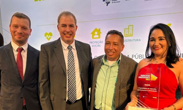 Prefeito Borges comemora ao lado da primeira-dama Rosâniamais uma conquista para o município de Alto Horizonte