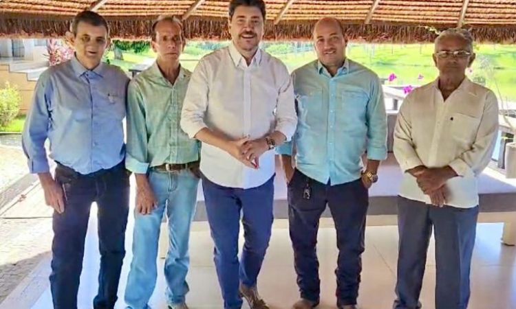 Wilder Morais com lideranças políticas de Ipiranga e o pré-candidato Zé  Mauro