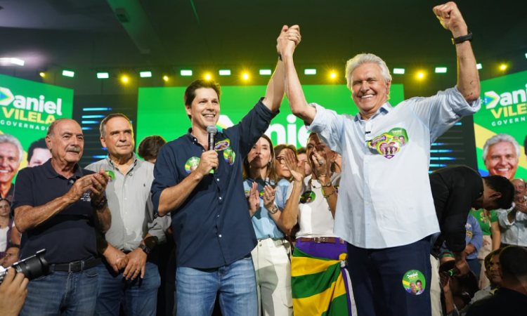 Multidão acompanha Daniel e Caiado em convenção da base