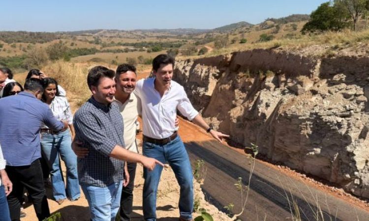 Obras da GO-460 avançam e consolidam parceria por mais desenvolvimento em São Patrício