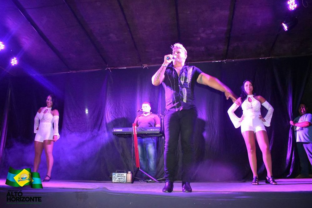 Show do cantor Jaisson em Alto Horizonte: festa para integrantes da melhor idade e para a população