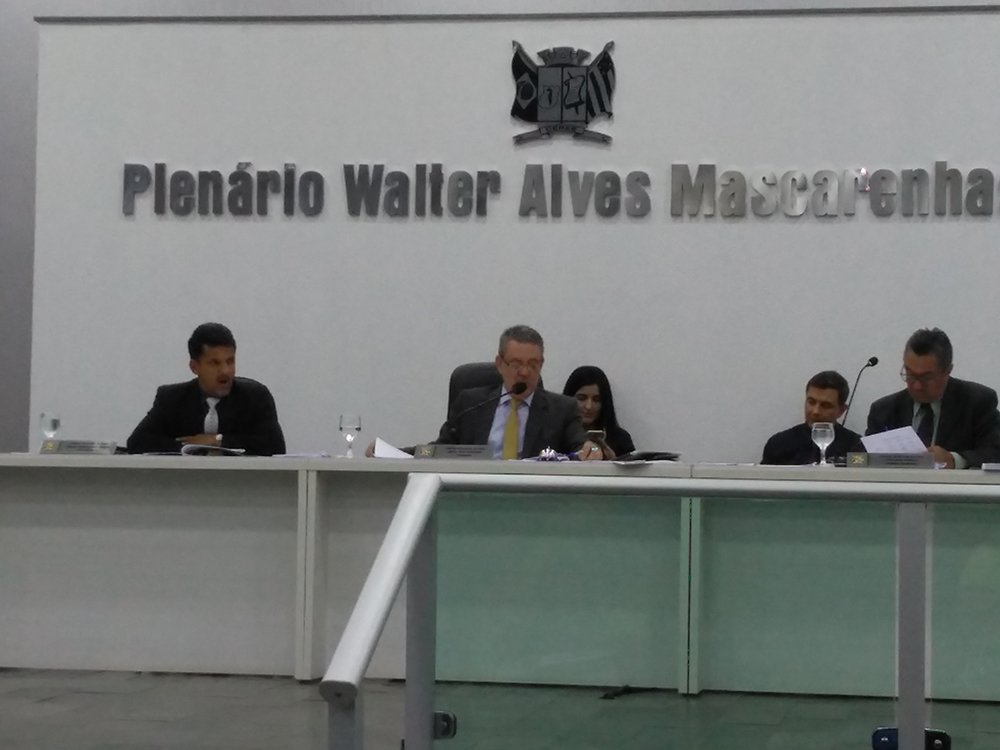 Presidente Jairo comandou sessão na Câmara Municipal de Ceres: projeto exige ficha limpa para servidor