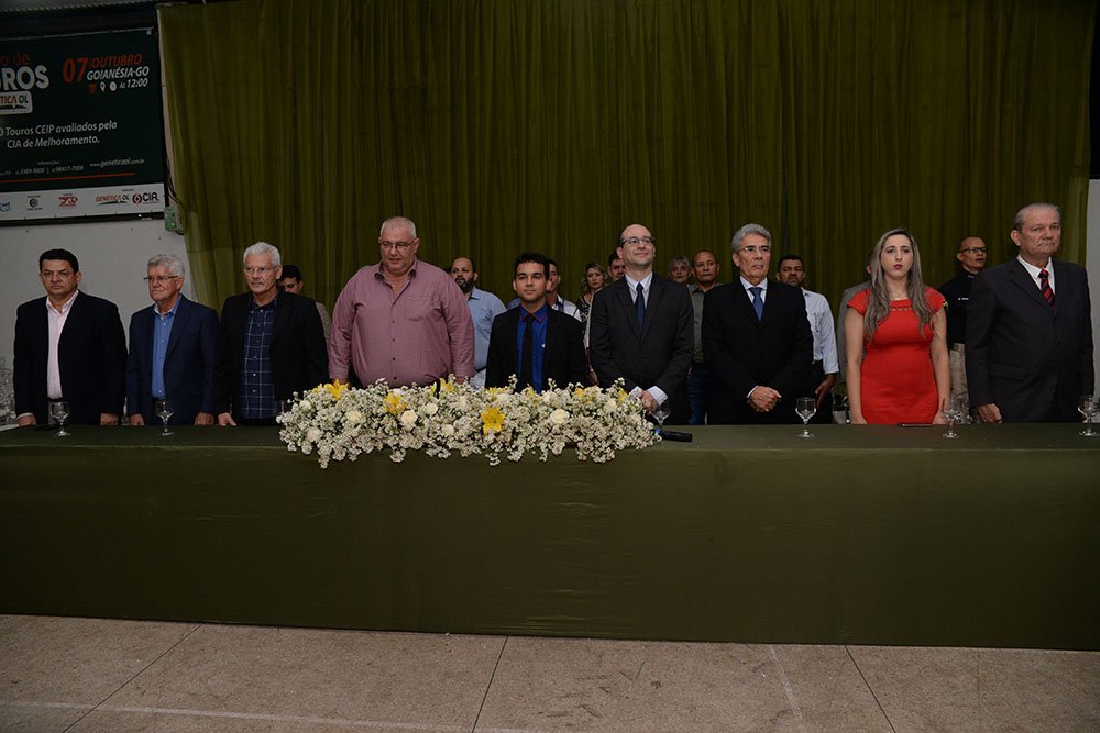Autoridades durante a cerimônia de posse de Fernando Pessoa na presidência da Aciap, em Porangatu