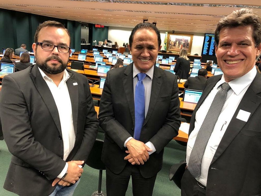 Em BrasÃlia, o prefeito de Rialma, Fred Vidigal, com autoridades para discutir a reforma polÃtica no PaÃs