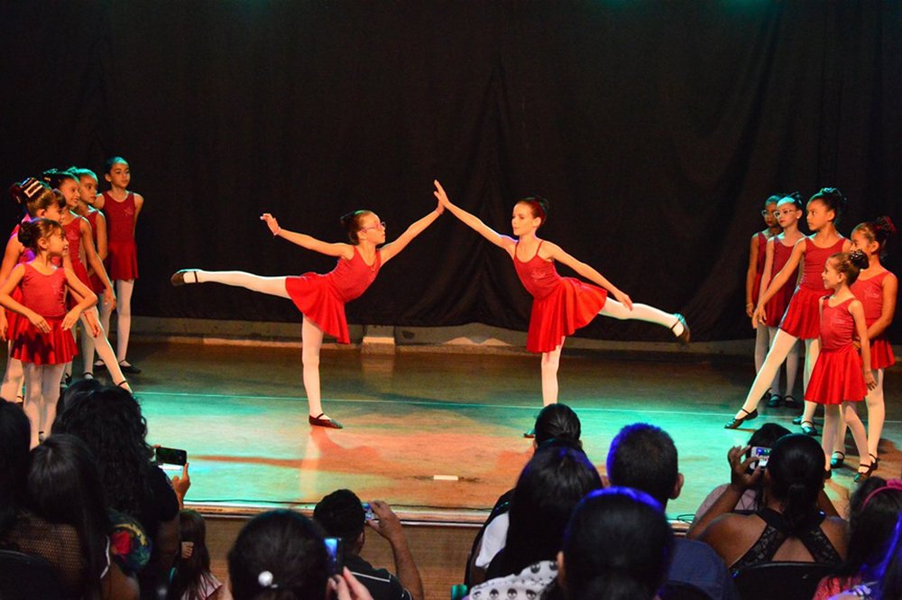 Crianças fizeram uma bela apresentação de ballet no espaço em Porangatu: local destinado à cultura